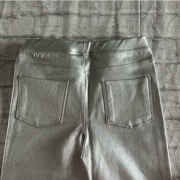 NWOT Metallic Silver Legging - Picture 5 of 9